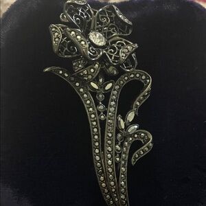 Elegant Silver Floral Brooch